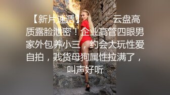 潜入办公楼连拍两位漂亮的美女同事一个极品嫩鲍一个大黑B