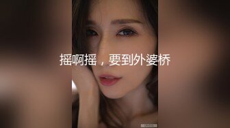 ❤️❤️女友浴室洗骚逼，男友跑过来蹲着舔逼，搞的好想要，坐在马桶上玩震动棒，小舌头舔JB，口活很棒