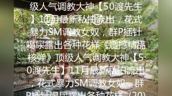 暴露狂中年肌肉直男,在公用楼道中全裸自慰寻求快感