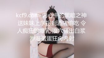  当着两个闺蜜的面，苗条妹子和男友无套啪啪，大屌多角度操逼，白浆很多