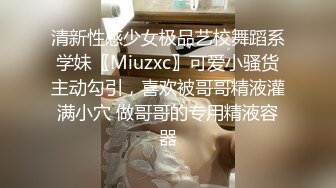 和女同学K歌唱嗨了宾馆开房做爱，裹屌吃真香，爆裂黑丝无套骑乘