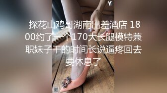 红唇妖艳少妇性感吊带网袜道具自慰，拨开丁字裤翘起双腿抽插，近距离特写毛毛浓密，啊耶呻吟娇喘非常诱人