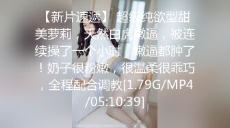 服装城女厕后位定点偸拍，各个年龄段的女人方便，骚女穿个肉丝开裆几个意思 (7)