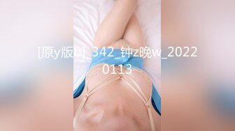 【新片速遞】 ✨肉肉JK萝莉小母狗拴着狗链疯狂吮吸鸡巴，对着镜子被疯狂后入爆操