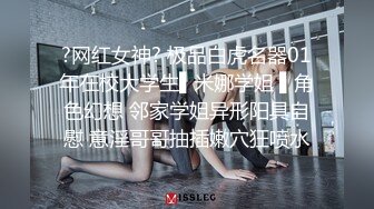 大鸡巴站着无套后入丰满骚货