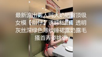   姐妹榨汁机让有钱大哥双飞，丝袜高跟好身材两个极品尤物，一个舔鸡巴一个舔菊花，轮流爆草浪叫呻吟看了秒硬