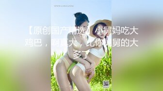  小伙高价约操两个极品外围美女双飞，换上吊带网袜一起服务，翘起屁股轮番操