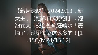 美眉的颜值很能打，化个妆不需要美颜，很清纯青涩