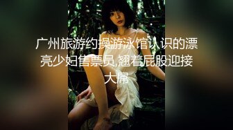 【新片速遞】 三女全程露脸大秀直播，两个御姐少妇带小姑娘直播大秀，拿着道具互相抽插骚穴让小妹妹吃奶舔逼，精彩又刺激