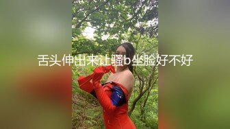   幸福大哥双飞两个极品大奶骚女，颜值高身材好玩的嗨，一起舔弄大鸡巴