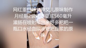 小骚娜的精品服务露脸给大哥全身胸推漫游，舔屁眼的功夫看着真酸爽，主动上位抽插让大哥吃奶子射完还舔硬