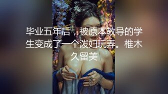 商场女厕逼脸同框偸拍超多妹子方便，看脸赏逼视觉效果炸裂，熟女的无毛一线天简直太顶了 (5)