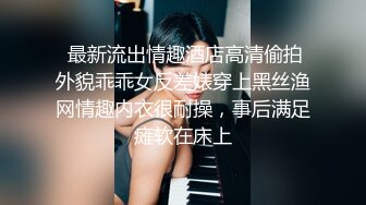 练车场简陋的女厕偷拍女学员嘘嘘可能被她发现了总往这边看