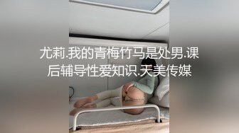 偷窥美容院，熟女韵味胖阿姨来推油刮痧，背刮得好胸哦，眼镜妹弄得阿姨很舒服！