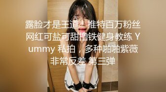 【新片速遞 】黑丝淫妻3P 老婆好强单男的大鸡巴全顶进喉咙还不反胃 大肉棒连着骚穴一起抽插 老婆骚逼要被操成单男的形状了 