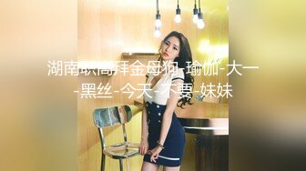   黑丝熟女人妻吃鸡上位啪啪 用嘴洗干净肉棒后主动坐在身上 扭着肥臀用肥穴包裹住肉棒开启自动模式