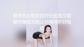  原创母女花之恋，极品朋友妻跟老公和母亲打电话中被操，射满脚背