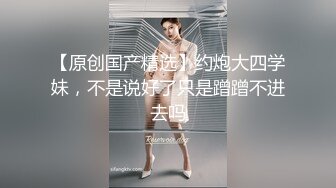 真正的良家少妇在家收拾屋子被渣男老公一路尾随拍摄直播给狼友看，漏出奶子掰开逼逼看特写，后入大屁股好骚