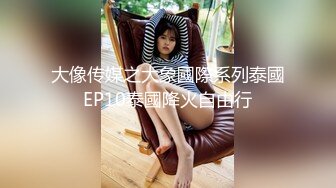 探花胖哥酒店钟点炮房 啪啪零零后兼职美眉一边被草一边专心玩手机