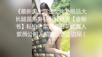 童顔巨乳粉嫩小穴白絲足交 小美女玩王者榮耀找男友幫忙過關壹邊玩屌熱身啪啪