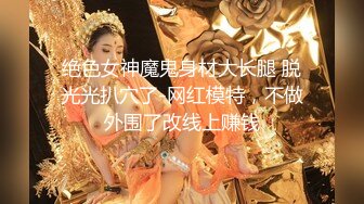 两女同妹子穿假JB先口交再后入