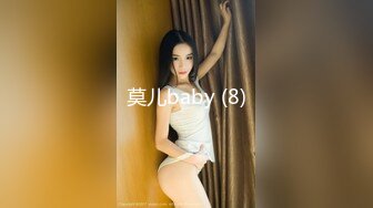 抄底美女主持人 2023广州漫展 萝莉裙主持人 蕾丝花边白内内 屁屁大 阴户饱满