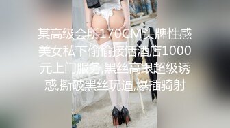 风景区女厕全景偷拍多位美女少妇前来献B (6)