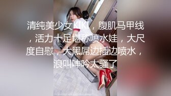 偷窥漂亮宝妈躺床上喂奶