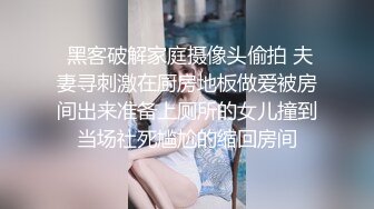 《母子乱伦》把老妈的睡裤连着内裤都退到了一半 随着老妈的润滑我直接顶了进去