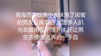 人来人往的商业街女孩露出揉奶展现美丽的大奶子