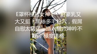   大眼睛氣質美女,戴個罩,今天訂個小目標,要噴更多的水,黃瓜拿來當老公