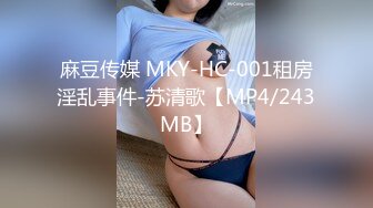  高颜值女神 时尚性感 没想到衣服脱掉居然是吊带情趣黑丝 这销魂美景马上冲动啊用力亲吻