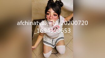 精品乱伦-魔鬼身材美女表姐穿着紧身牛仔裤阳台洗衣服时被表弟趁机解开裤子强干，激烈反抗最终被内射