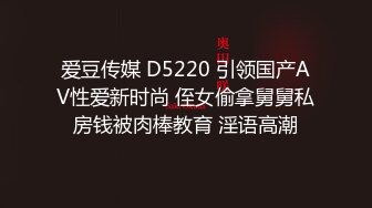 18岁纹身学妹主动握着大鸡巴坐下去