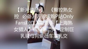 性感高靴牛仔裤妹子特写口交乳交摸逼穿着靴子抬腿猛操