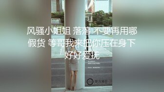 这小姑娘真骚啊露脸，让小哥尿液灌溉喝大哥的尿真鸡巴骚，深喉大鸡巴对着镜头主动上位草了骚穴干菊花真骚1