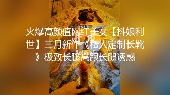 草莓原创 - 调教黑丝小母狗，皮鞭抽打主动撅着翘臀求操