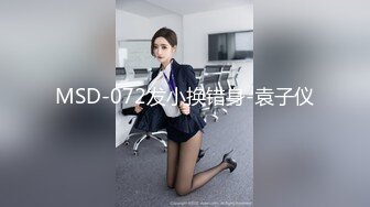 C杯女友首次无套3P