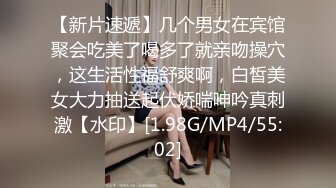 金发马尾胸前纹身小姐姐 口硬直接开始操  张开双腿顶入 骑乘让妹纸动  扶着小腰后入撞击