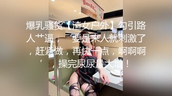 小百货店老板娘上衣扣子掉了一个也不知道露出一只奶子被拍到