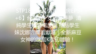 前凸后翘大长腿女友在家里的慵懒姿态看的鸡巴忍不住翘起来挡不住爬上去吸允