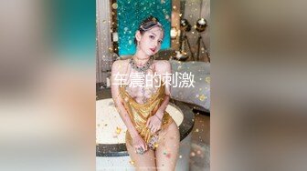 刚下海清纯小美女情侣双人秀，细长美腿足交，穿上白丝更有感觉