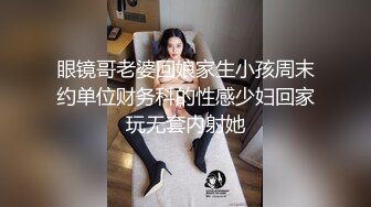 偷拍兩個妹子洗澡,以為貼上窗花就不用拉窗簾了