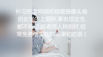 年轻的美女销售被两位变态客户下药迷翻多角度各种姿势被爆插 (1)