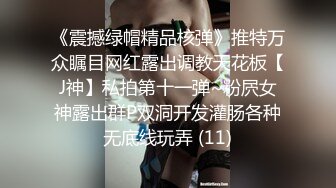  大奶熟女阿姨 跟老公打着电话被强上了 被小哥哥操的很舒坦