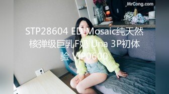 重磅最新流出  大街上一路跟踪尾随风骚的熟女老板娘 拍她的小黑B