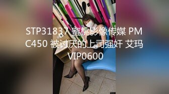 【新片速遞】 吊钟奶轻熟女少妇黑丝情趣衣，掰穴自慰，大黑蝴蝶逼红萝卜自慰插穴没入