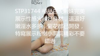 破解摄像头监控偷拍赤裸大奶妹风筒吹发搽润肤露