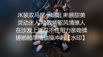 妹妹想吃糖 我把棒棒糖给妹妹吃 我就把妹妹按在床上JJ太软插不进去 射的太快 只好自慰