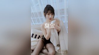 摄影师模特群约拍S级身材极品一字马女模，问她私底下表现怎么样，话里话外暗示她要潜规则，结果激情啪啪，对话精彩淫荡